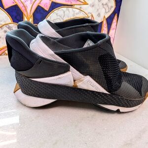 Women's 5 NIKE Go Flyease Slip-on Sneakers Shoes Black/White/Gum